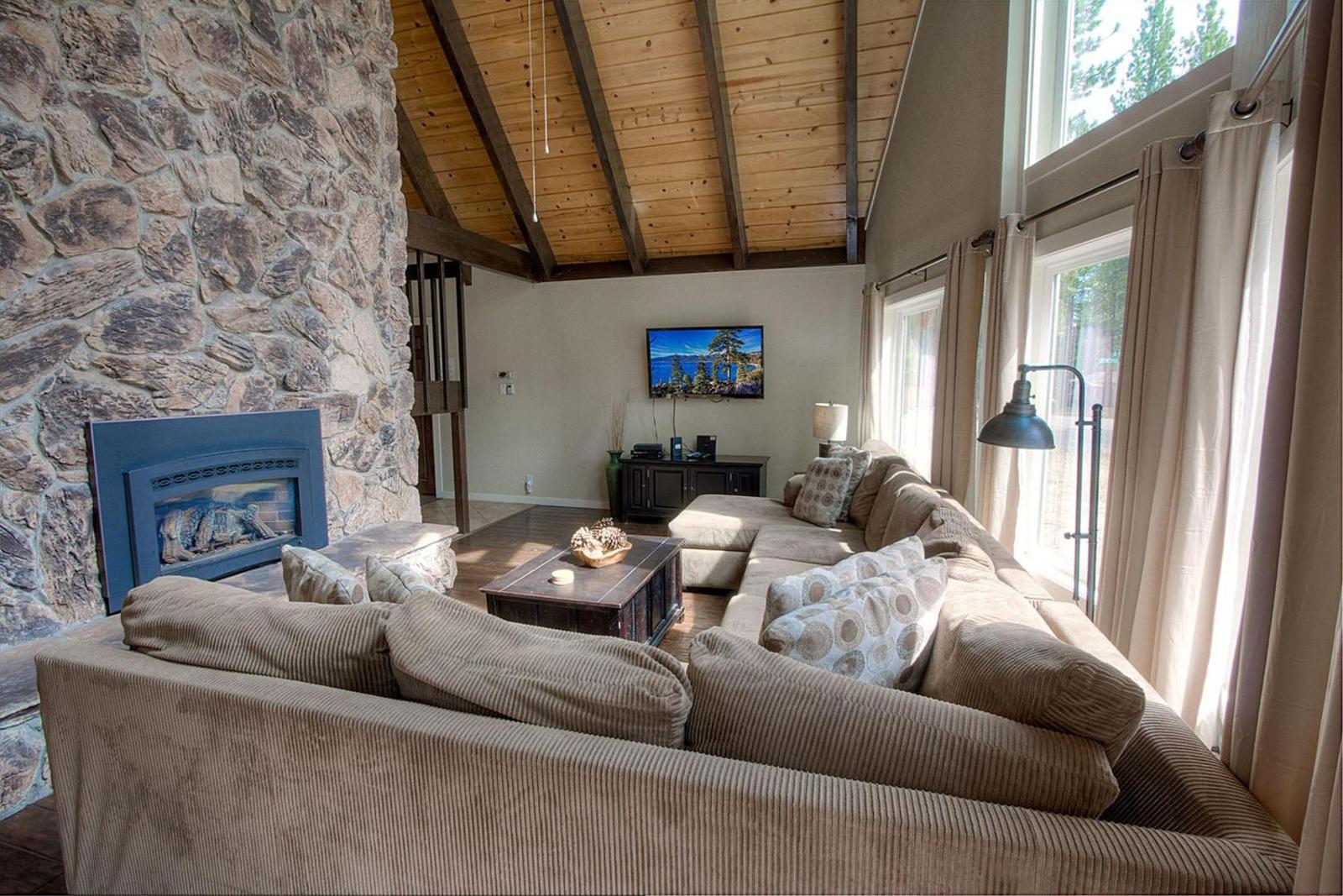 Snowshoe Chalet by Lake Tahoe Accommodations Main image 1